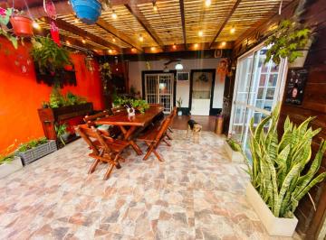 Casa · 180m² · 4 Ambientes · Venta Casa 4 Amb con Local, Cochera. Escobar Permuta