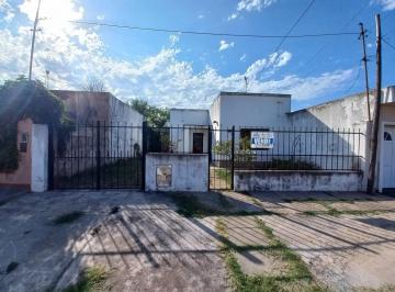 Casa · 88m² · 3 Ambientes · 1 Cochera · Casa de 2 Dorm. en Necochea 732