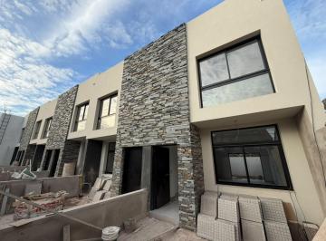 Casa · 85m² · 3 Ambientes · 1 Cochera · Duplex 3 Amb a Estrenar - Cochera y Entrada Independiente