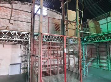 Foto · Venta, Amplio Galpon con Oficinas, Exelente Estado