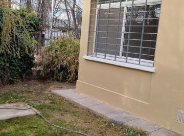 Casa de 2 ambientes, General San Martín · Casa Esquina en Alquiler