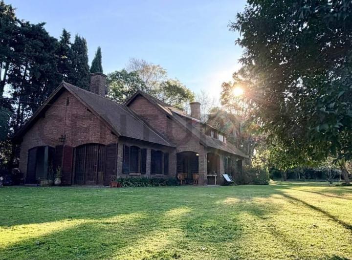 Casa · 300m² · 4 Dormitorios