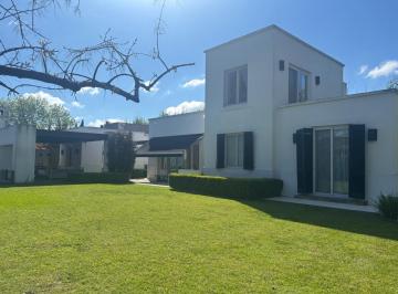 Casa · 320m² · 4 Dormitorios · 21/12 Al 22/02 - Impecable Casa en Alquiler Temporal en Santa Bárbara