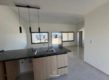 Casa · 104m² · 4 Ambientes · 2 Cocheras · Casa en Venta - Docta Av Posibilidad de Financiacion