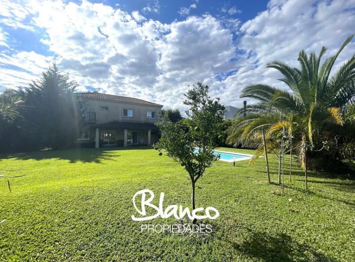 Casa · 183m² · 6 Ambientes · 2 Cocheras