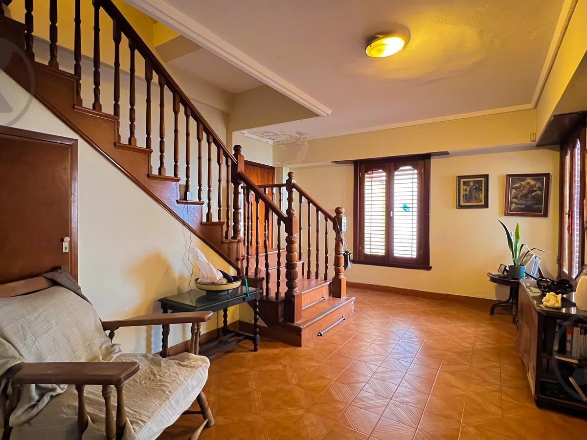 Chalet 6 Ambientes en San Carlos, 244m², 2 cocheras, a estrenar