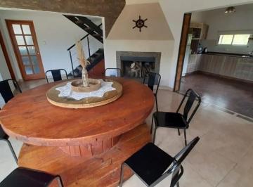 Casa · 127m² · 8 Ambientes · 2 Cocheras · Venta Casa 3 Dorm. Parque Siquiman Córdoba