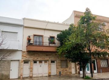 PH de 4 ambientes, Monte Castro · PH de 110 m² con 3 Dorm. en Venta en Monte Castro
