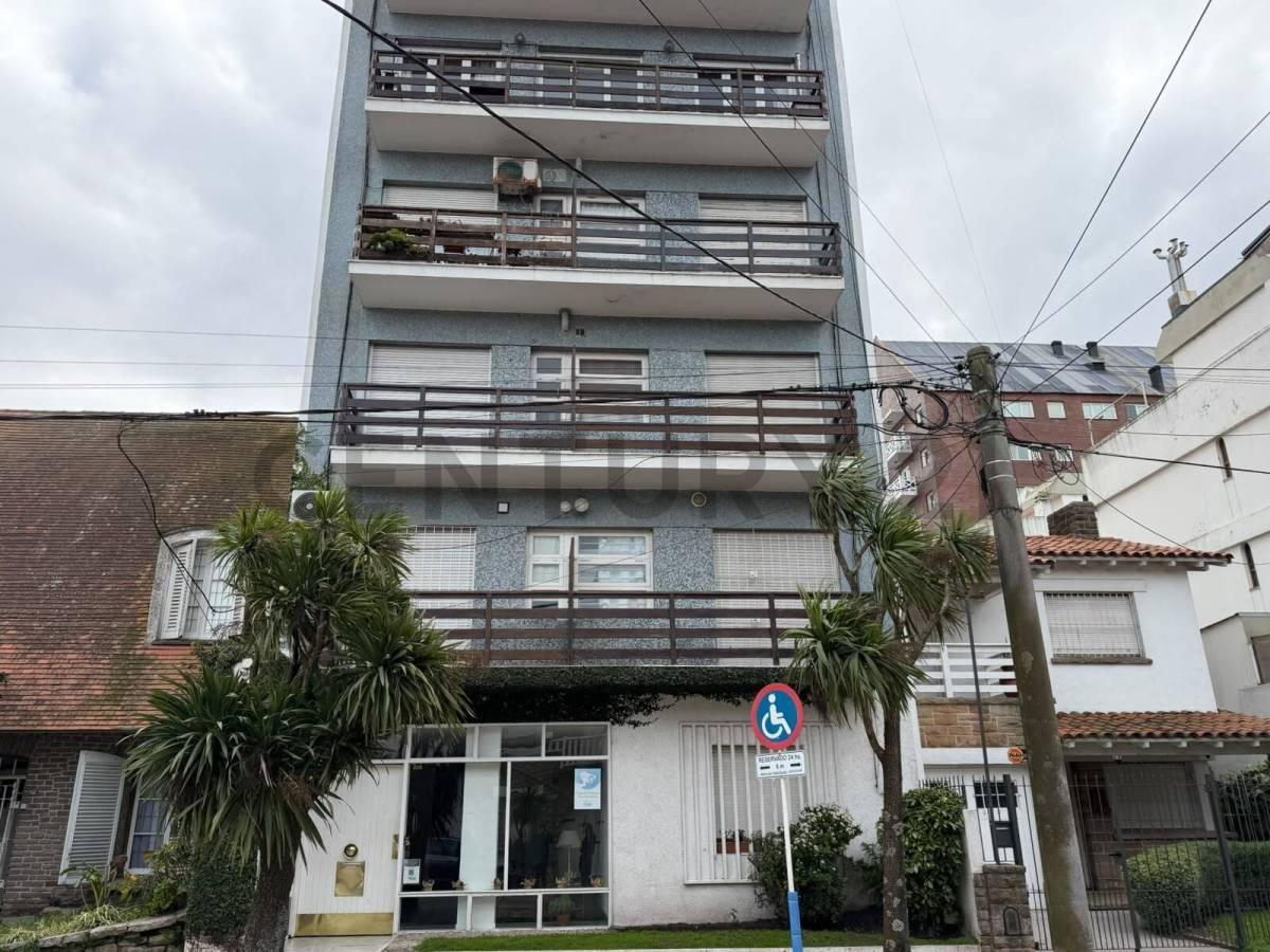 Departamento 2 ambientes con vista al mar. Mendoza y Colón | 5° piso