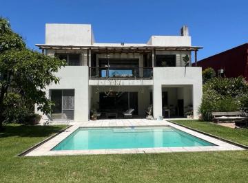 Casa · 320m² · 6 Ambientes · 4 Cocheras · Casa - Santa Barbara