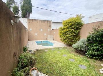 Casa de 5 ambientes, Morón · Excelente Triplex con Pileta en Villa Sarmiento!