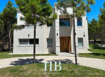 Casa de 5 ambientes, Costa Esmeralda · Casa con 4 Dorm. en Alquiler en Marítimo IV