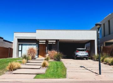 Casa de 6 ambientes, Carrodilla · Casa en Venta en Lar de Boedo