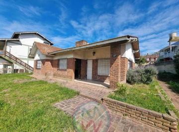 Casa de 5 ambientes, Villa Gesell · Chalet en Venta de 4 Dorm. en Zona Sur
