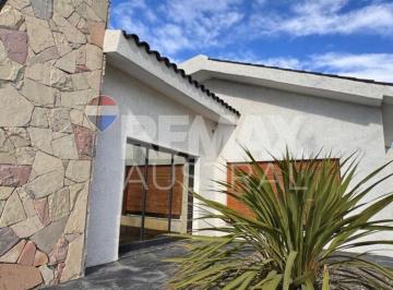 Casa · 490m² · 8 Ambientes · 1 Cochera · Casa 5 Dorm. Caleta Olivia Costanera