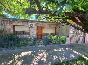 Casa · 3 Ambientes · 1 Cochera · Venta Casa 3 Ambientes con Patio en Ezpeleta