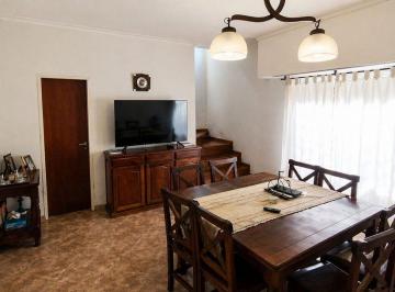 Departamento · 122m² · 5 Ambientes · 1 Cochera · PH en Venta en La Plata 3 Dorm. con Garaje y Patio
