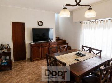 Departamento · 122m² · 5 Ambientes · 1 Cochera · PH en Venta en La Plata 3 Dorm. con Garaje y Patio