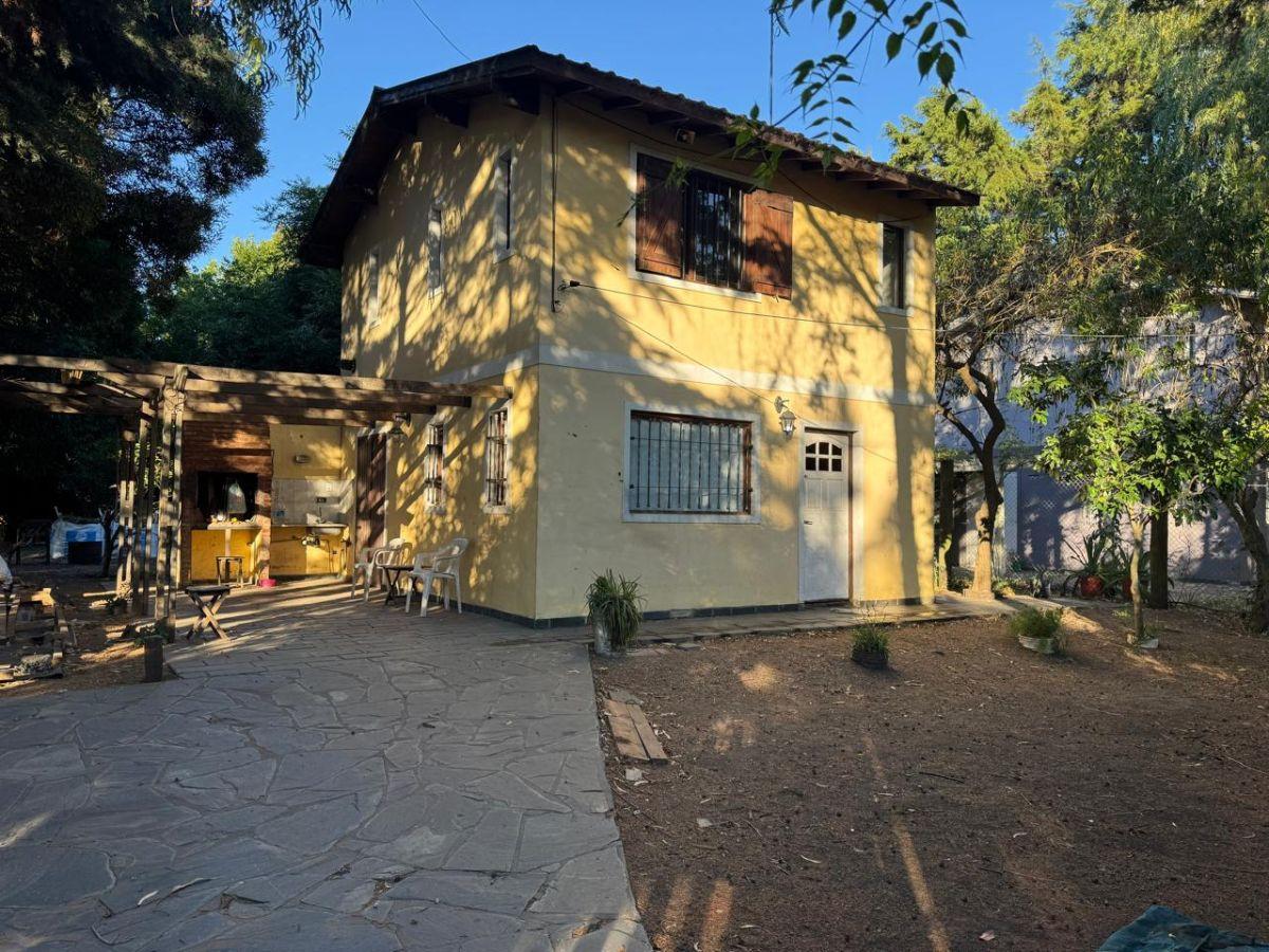Casa estilo cabaña en Acantilados, 501m², 3 amb, 2 dorm, 2 baños