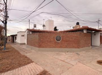 Casa · 170m² · 3 Dormitorios · 2 Cocheras · Casa 3 Dorm. Departamento Independiente - B° Soeva Norte - Godoy Cruz