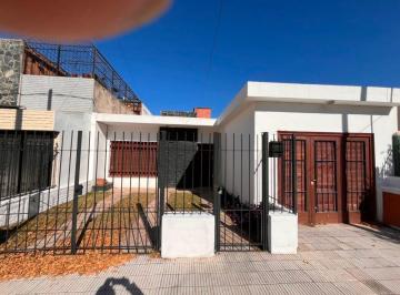 Casa de 6 ambientes, Córdoba · Casa de 270 m² con 3 Dorm. en Venta en Bajo Palermo