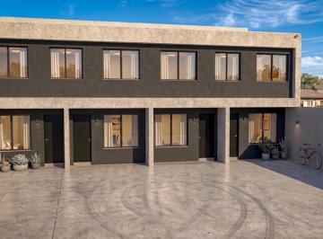Casa · 113m² · 4 Ambientes · 1 Cochera · A Estrenar - Duplex 4 Amb con Gran Jardín - Valor Promocional