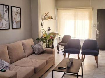 Casa de 4 ambientes, Lanús · Diseño y Confort en Una Impresionante Casa 4 Amb con Piscina.