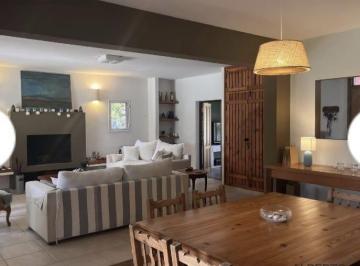 Casa · 250m² · 7 Ambientes · 4 Cocheras · Casa en Santa Barbara