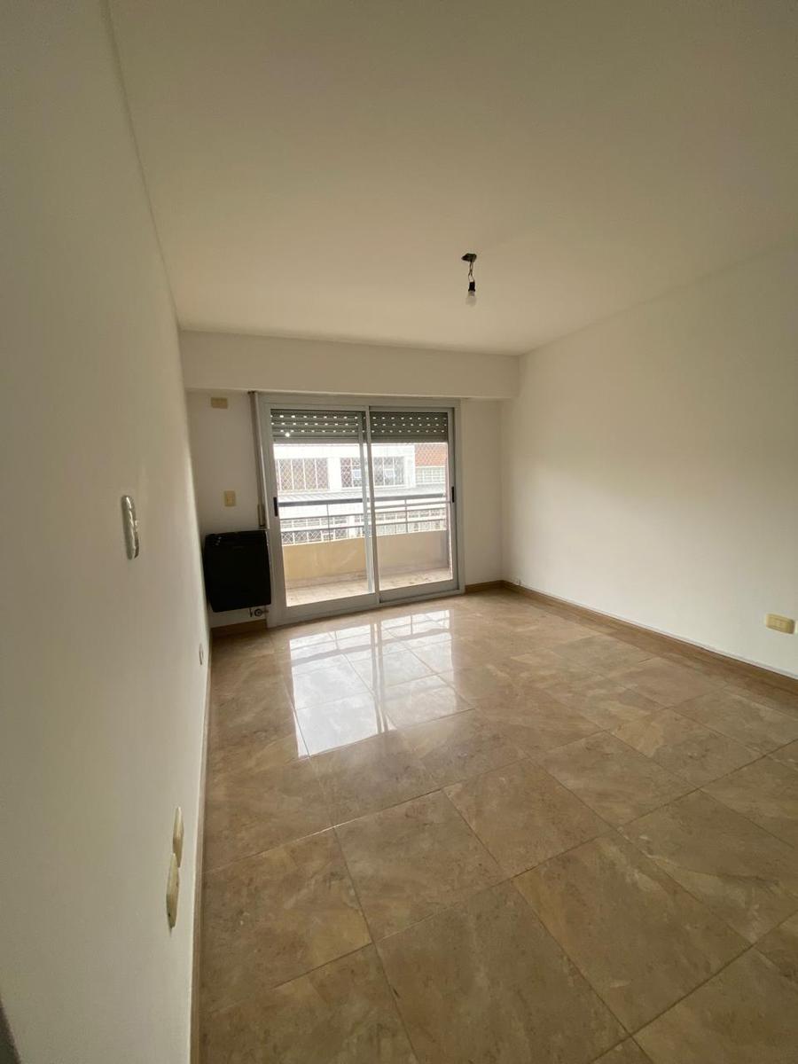 Se alquila departamento por 24 meses con cochera
