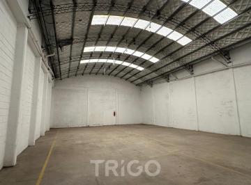Depósito · 920m² · 2 Ambientes · 5 Cocheras · Depósito de 920 m² en Alquiler en San Martín a 5 Minutos de Av Gral. Paz