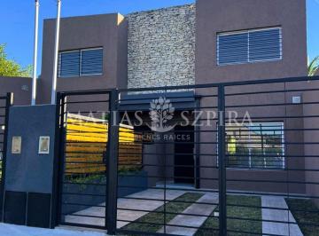 Casa · 90m² · 4 Ambientes · 1 Cochera · Venta, Duplex 4 Amb. Castelar