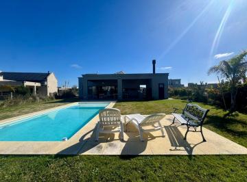 Casa · 155m² · 4 Ambientes · 2 Cocheras · Casa de Una Planta a La Venta Barrio Santa Ines Canning