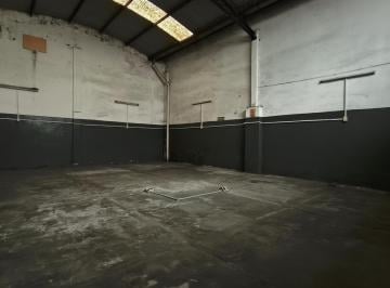 Bodega-Galpón · 369m² · 3 Ambientes · 8 Cocheras · Galpón en Villa Lugano