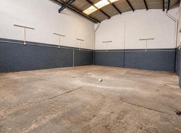 Bodega-Galpón · 369m² · 3 Ambientes · 8 Cocheras · Galpón en Villa Lugano