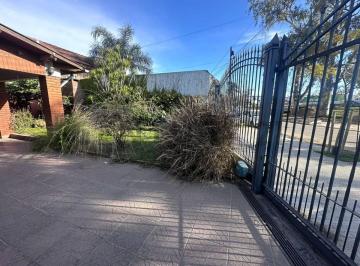 Casa de 5 ambientes, Parque Avellaneda · Excelente Oportunidad: Terreno Propio - Ideal Vivienda Multifamiliar o Inversion. Gran Espacio Libre