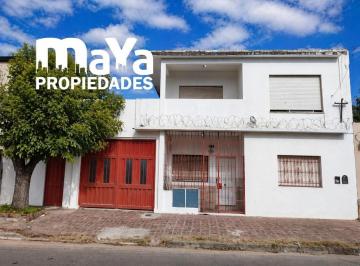 Casa · 230m² · 6 Ambientes · 4 Cocheras · Excelente Casa Tipo PH - Oportunidad de Inversion