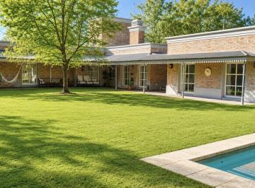 Casa · 225m² · 5 Ambientes · 5 Cocheras · Casa en Venta | Martindale Country Club