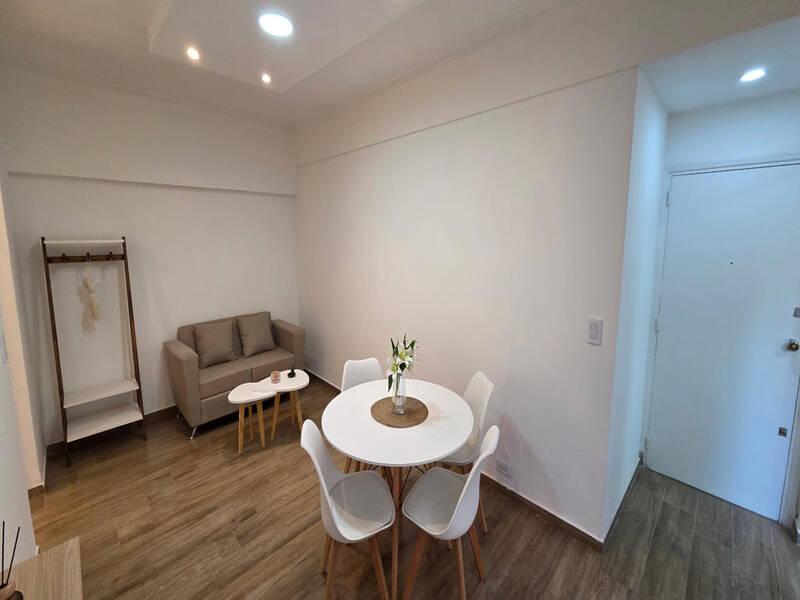 Dos ambientes laterales muy luminoso - Living comedor, pisos cerámicos a estrenar