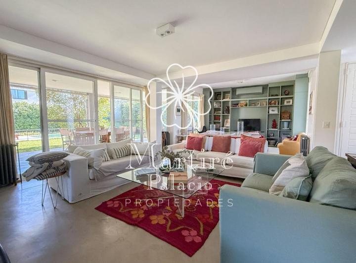 Casa · 190m² · 5 Ambientes · 2 Cocheras