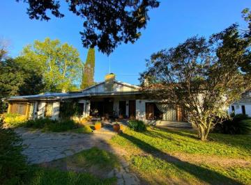 Quinta vacacional · 379m² · 8 Ambientes · 3 Cocheras · Casa Quinta en Venta La Lonja, Pilar. Terreno 5000 m².