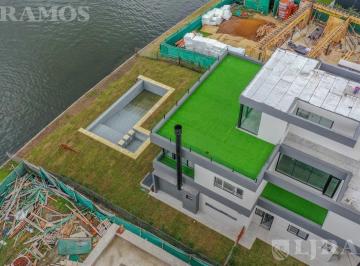 Casa · 403m² · 7 Ambientes · 2 Cocheras · 4 Suites - Al Lago - en Venta en Los Puentes Nordelta