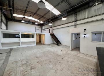 Bodega-Galpón · 200m² · 3 Dormitorios · Galpón/depósito/local Comercial - Villa Urquiza