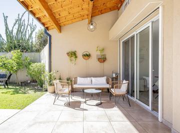 Casa · 162m² · 4 Ambientes · 1 Cochera · Venta Casa 4 Amb C/ Pileta - Zona Colegio Emaús
