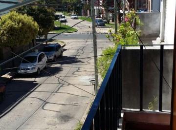 PH · 137m² · 4 Ambientes · Venta Excelente PH Al Frente 1° y 2° Piso, 3 Dorm. 2 Baños, Parrilla