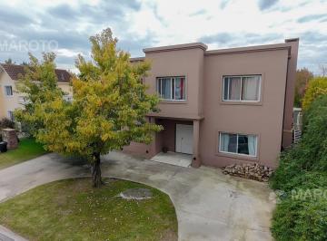 Casa · 180m² · 7 Ambientes · 4 Cocheras · Casa con Pileta en Venta en Barrio Cerrado San Lucas en Maschwitz - Maroto Propiedades