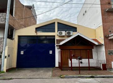 Bodega-Galpón de 2 ambientes, Quilmes · Galpón con Vivienda, Bernal Centro.