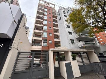 Departamento de 3 ambientes, Quilmes · Departamento de 3 Ambientes con Cochera y Baulera