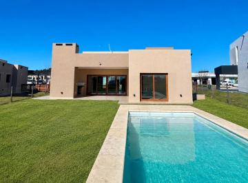 Casa · 143m² · 4 Ambientes · 2 Cocheras · Casa en Venta Barrio San Felipe Canning