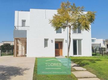 Casa · 205m² · 4 Ambientes · 4 Cocheras · Casa en Alquiler en Vistas C Pileta, Puertos, Escobar