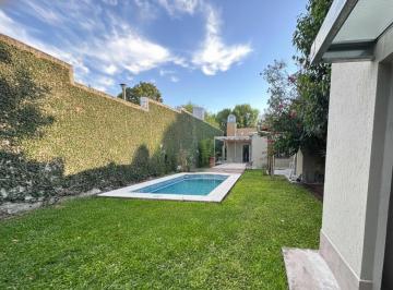Casa · 137m² · 2 Ambientes · 1 Cochera · Casa en Venta y Alquiler San Antonio de Padua Sur 2 Ambientes con Gran Patio